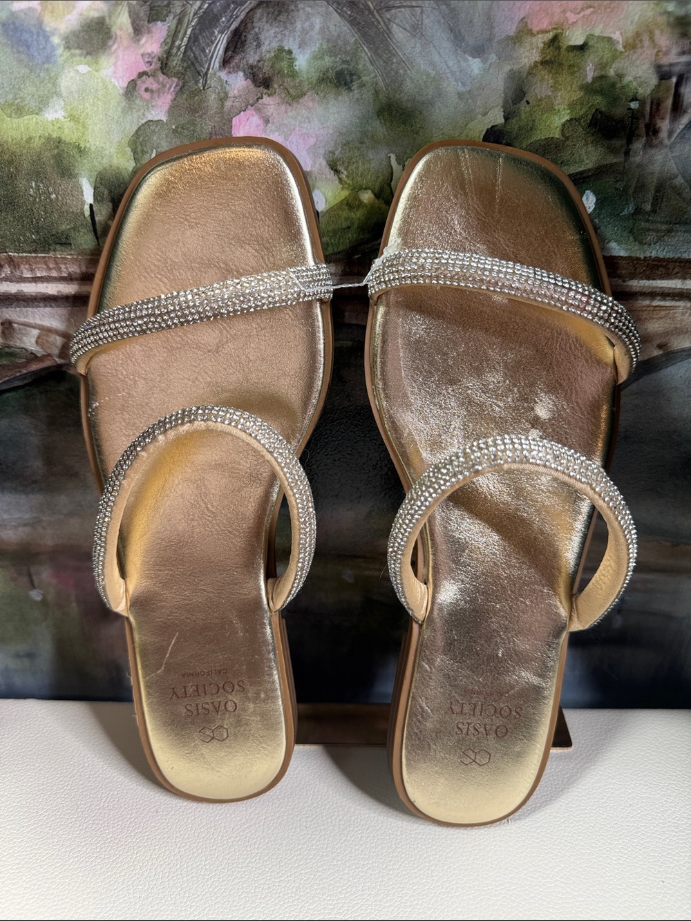gold Oasis Society flat sandals feature thin straps size 7.5 New